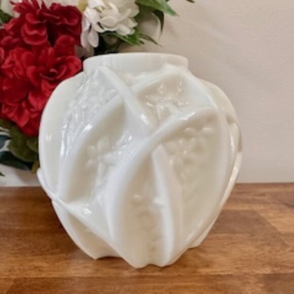 Vintage Milk Glass Vase Floral Motif – Mid-Century Sculpted Raised Leaf Design - Picture 1 of 5